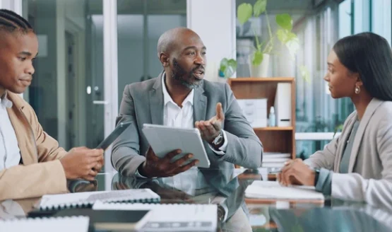 tablet-group-business-people-boss-600nw-2449375467 tablet-group-business-people-boss-600nw-2449375467